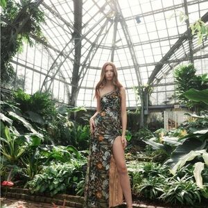 Mac Duggal EMBELLISHED FLORAL ONE SHOULDER GOWN botanical print size 12 NWT